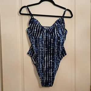 🎀  2 one-piece swimsuits